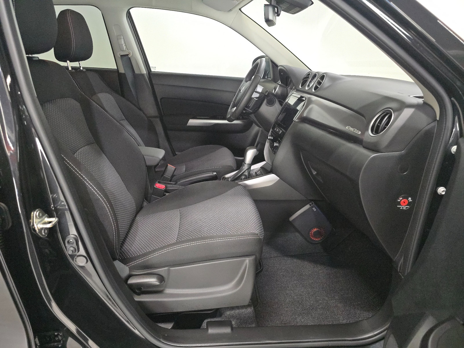 Suzuki Vitara 1.4T Hybrid AWD | V-Hjul M-Värm 2026 - miniatyr 6