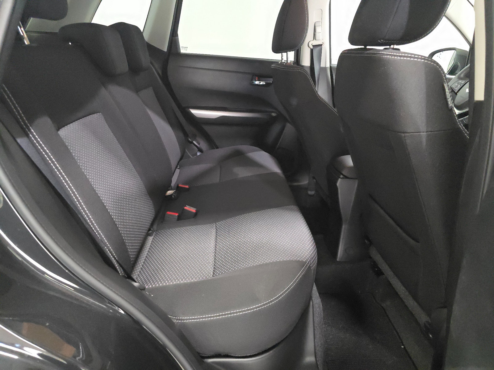 Suzuki Vitara 1.4T Hybrid AWD | V-Hjul M-Värm 2026 - miniatyr 7