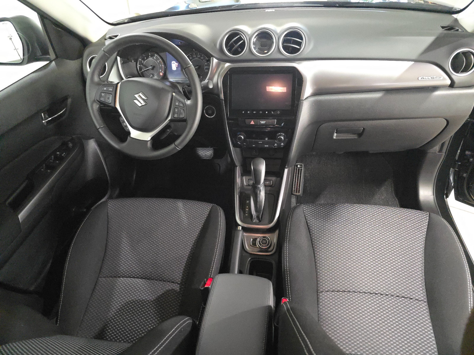 Suzuki Vitara 1.4T Hybrid AWD | V-Hjul M-Värm 2026 - miniatyr 8