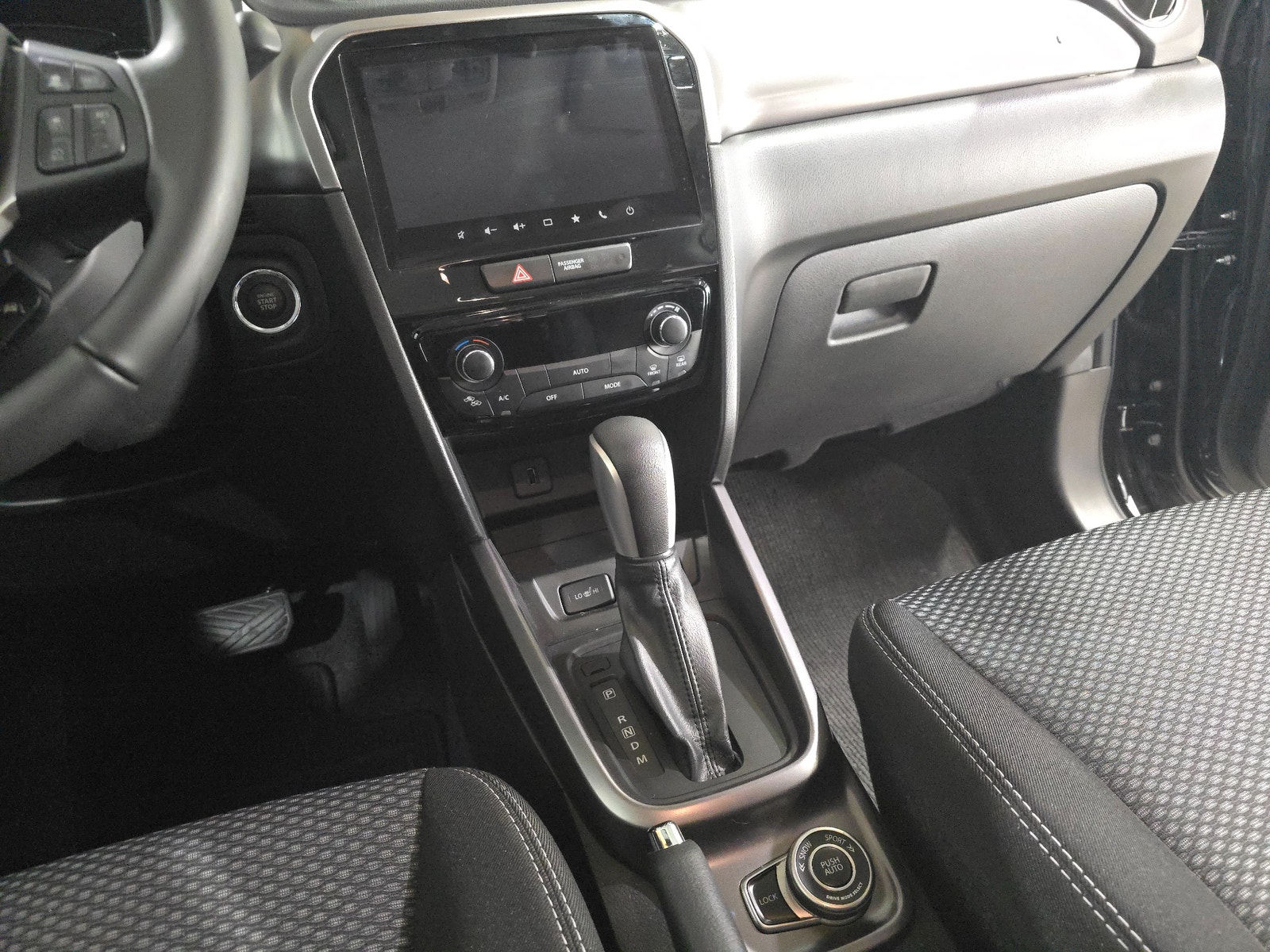 Suzuki Vitara 1.4T Hybrid AWD | V-Hjul M-Värm 2026 - miniatyr 9