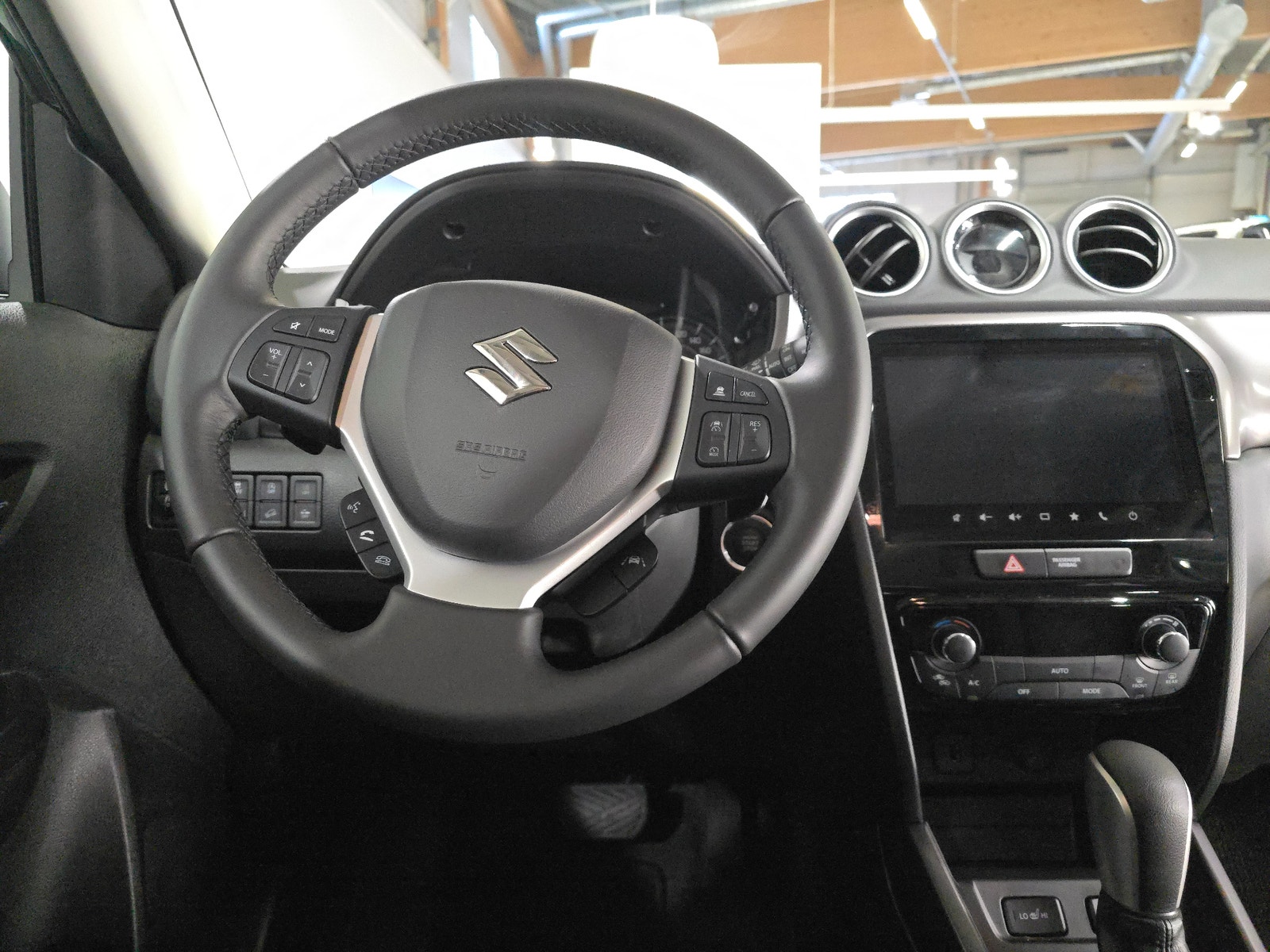 Suzuki Vitara 1.4T Hybrid AWD | V-Hjul M-Värm 2026 - miniatyr 10
