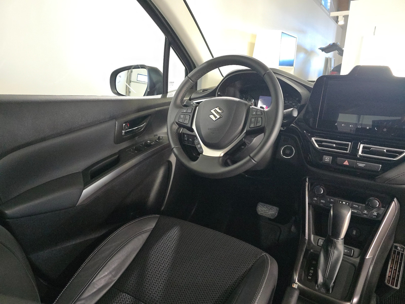 Suzuki S-Cross Inclusive 1,4T Hybrid AllGrip Aut | V-hjul & M-värm 2025 - miniatyr 12