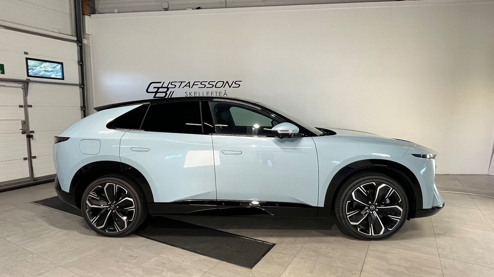 Mazda CX-6e Takumi 78 kWh | Vinterhjul + 3st Gratis Service 2026 - miniatyr 3