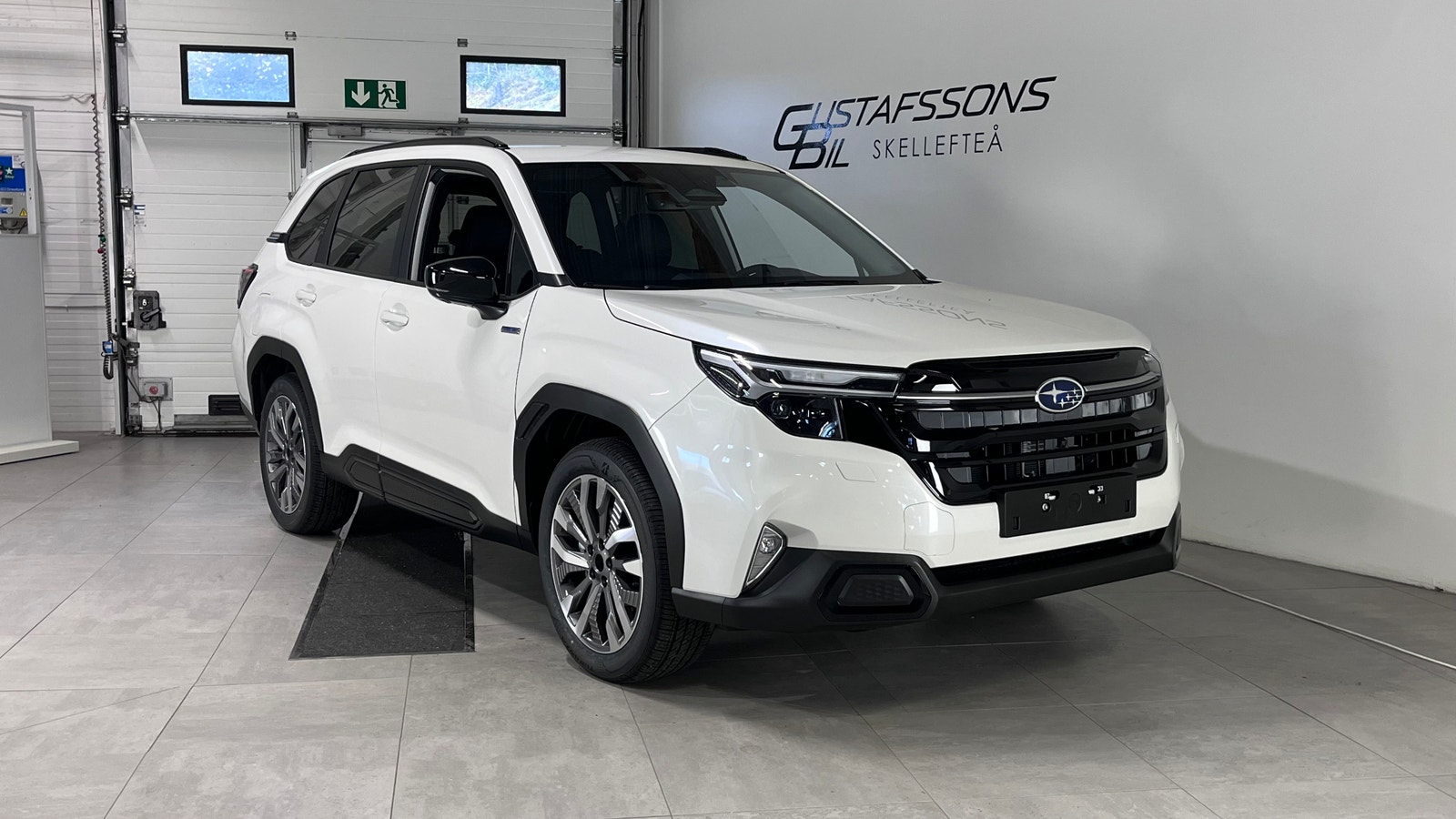 Subaru Forester e-Boxer Limited | Vinterhjul & Dragkrok 2026 - miniatyr 2