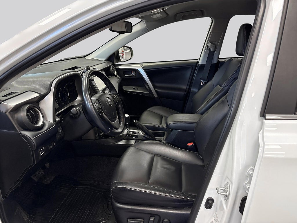 Toyota RAV4 2018 - miniatyr 8