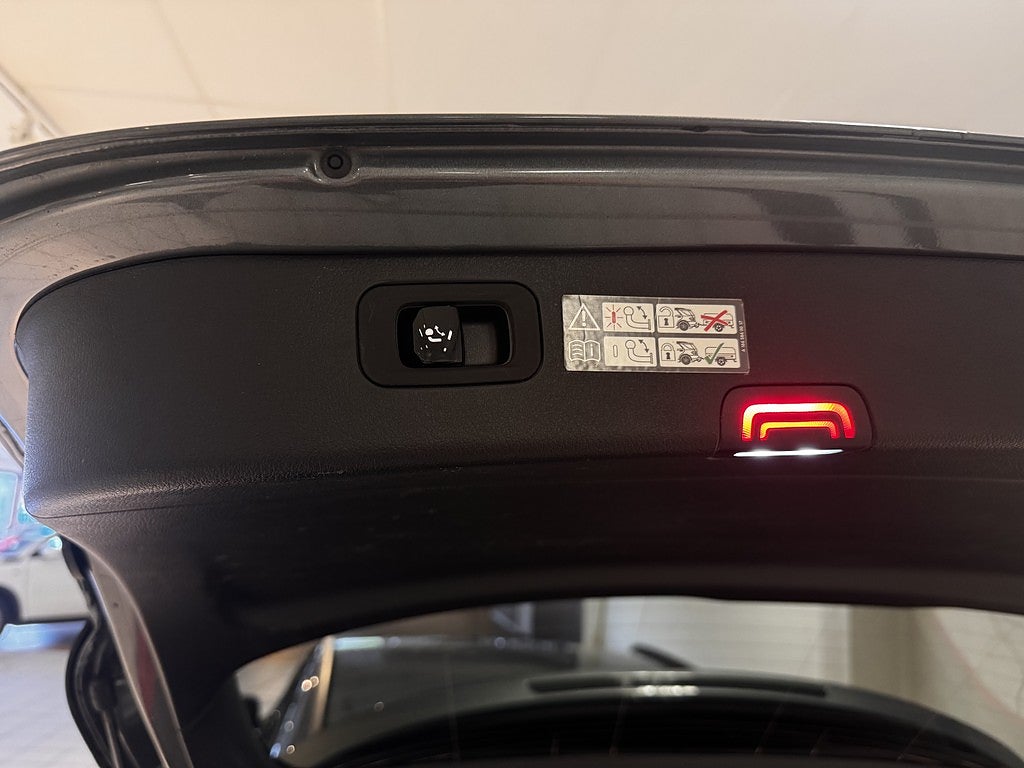 Mercedes-Benz C 2022 - miniatyr 15
