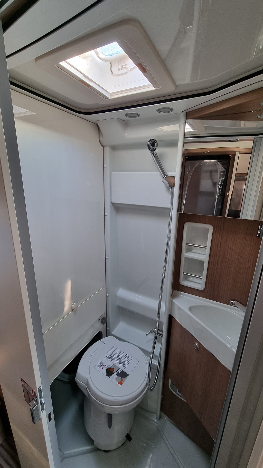 Malibu COMFORT GT SKYVIEW 640 LE * Truma D+6E *3,95%* *3500kg*Stor kyl* 2026 - miniatyr 13