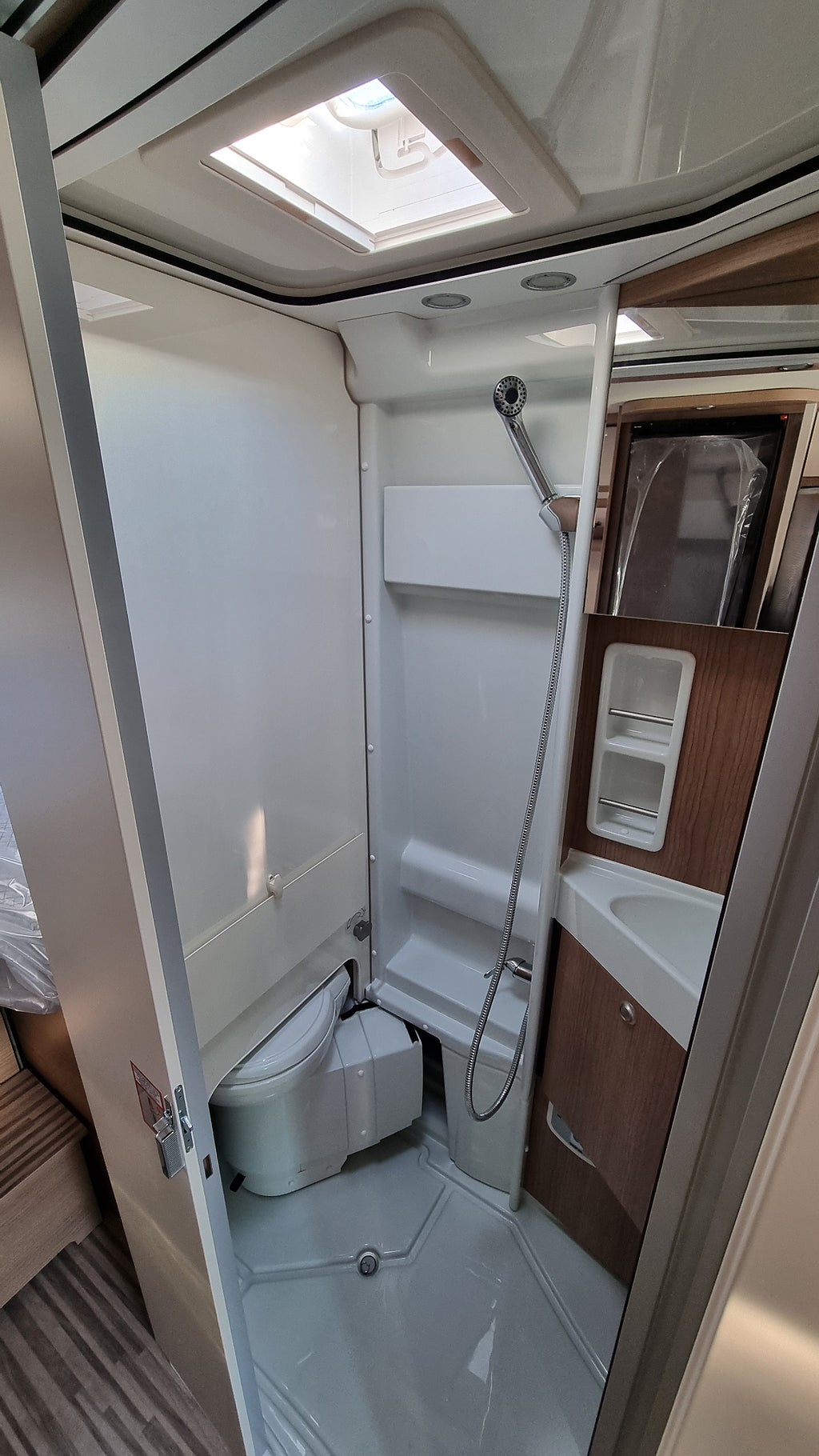 Malibu COMFORT GT SKYVIEW 640 LE * Truma D+6E *3,95%* *3500kg*Stor kyl* 2026 - miniatyr 14