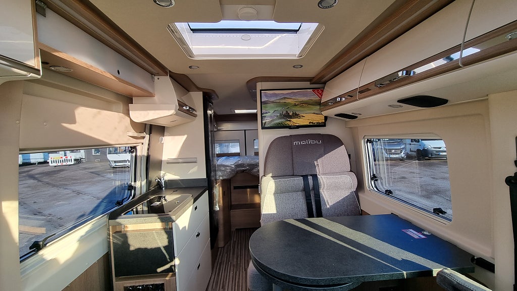 Malibu COMFORT GT SKYVIEW 640 LE * Truma D+6E *3,95%* *3500kg*Stor kyl* 2026 - miniatyr 9