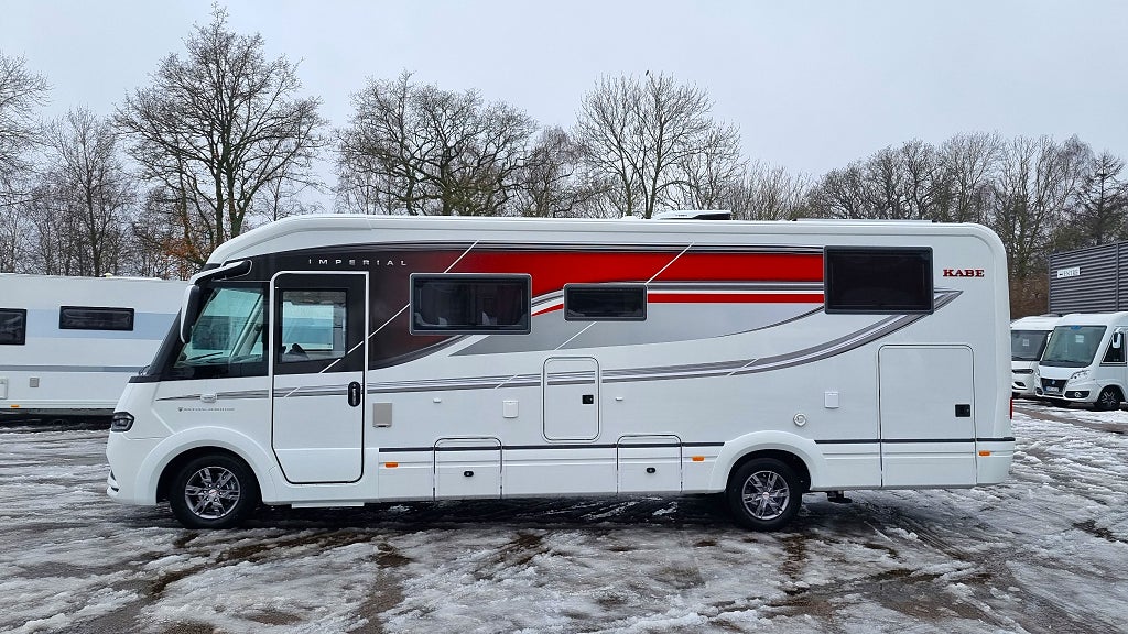 Kabe TRAVEL MASTER MR I 830 LGB IMPERIAL *190 HK * BAKHJULSDRIVEN * 2026 - miniatyr 2