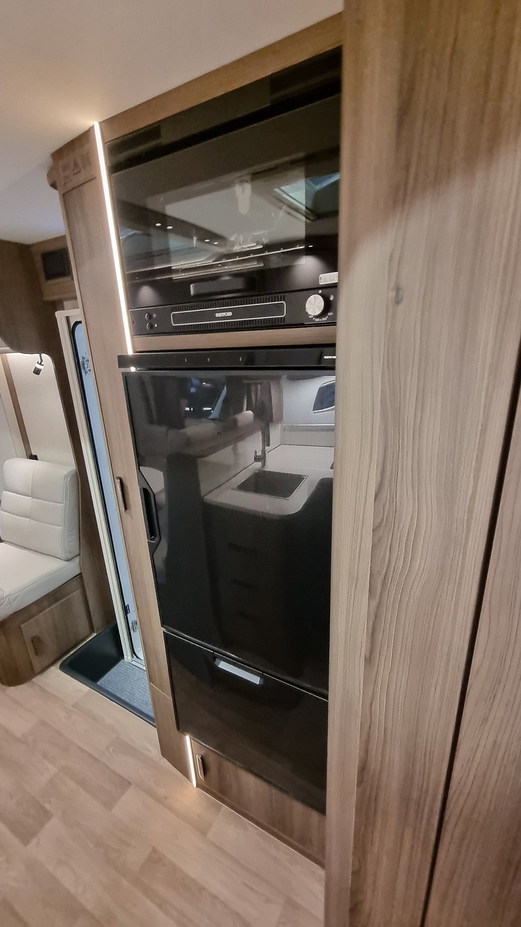 Kabe TRAVEL MASTER MR I 830 LGB IMPERIAL *190 HK * BAKHJULSDRIVEN * 2026 - miniatyr 17
