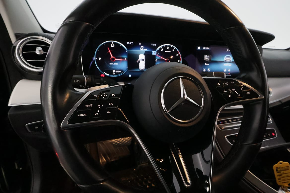 Mercedes-Benz E-Klass 2021 - miniatyr 17