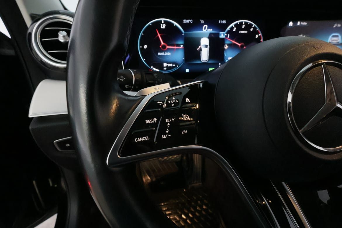 Mercedes-Benz E-Klass 2021 - miniatyr 18