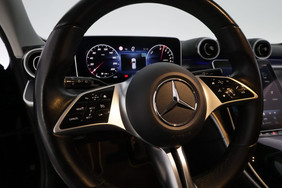 Mercedes-Benz C-Klass 2023 - miniatyr 17