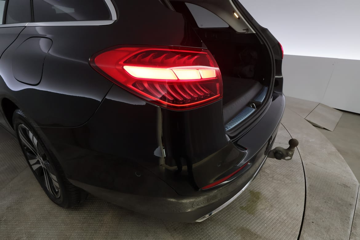 Mercedes-Benz C-Klass 2023 - miniatyr 7