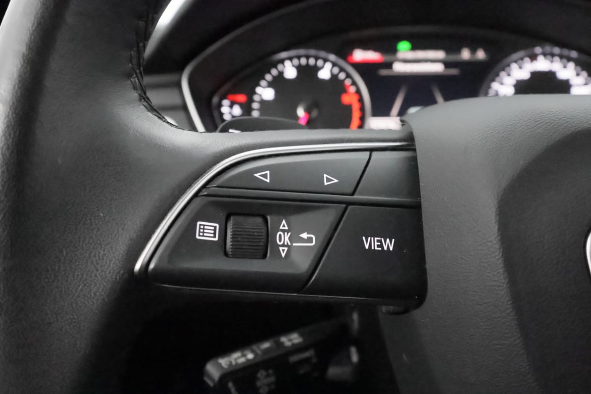 Audi A4 2023 - miniatyr 17