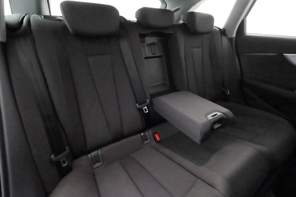 Audi A4 2023 - miniatyr 23