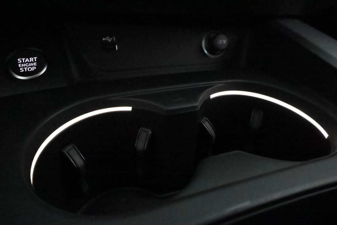 Audi A4 2023 - miniatyr 27