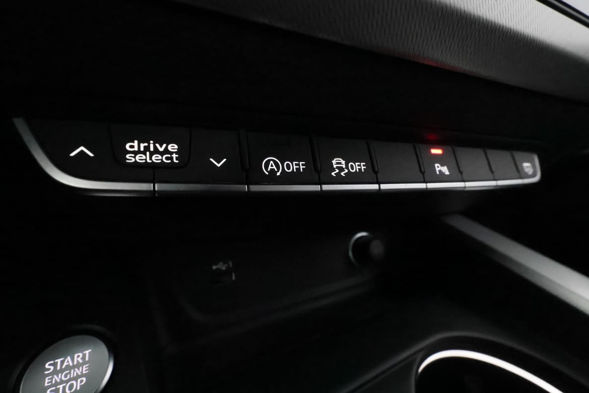 Audi A4 2023 - miniatyr 28