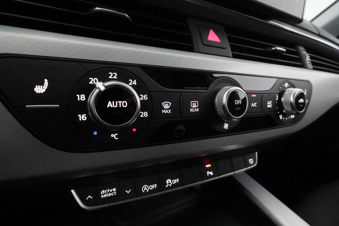Audi A4 2023 - miniatyr 29
