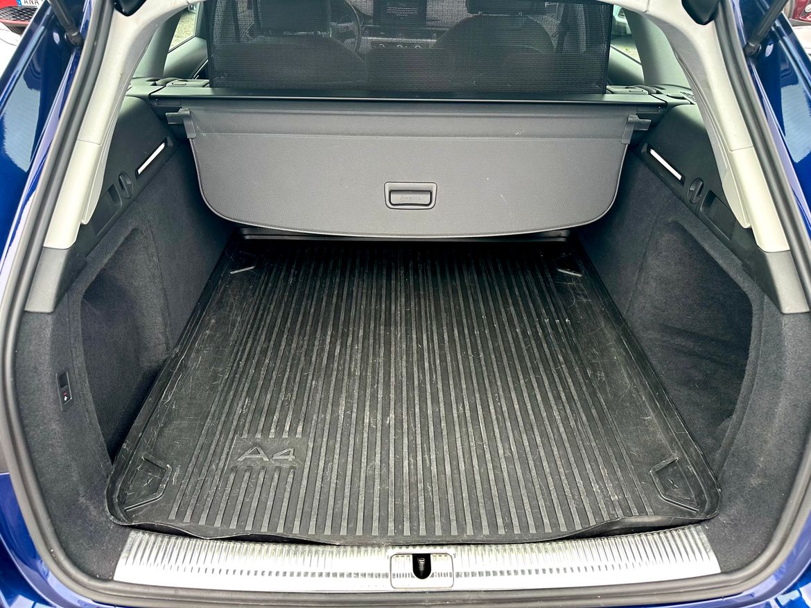 Audi A4 2023 - miniatyr 8