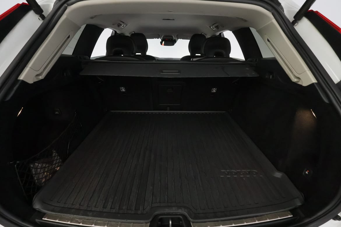 Volvo XC60 2021 - miniatyr 8