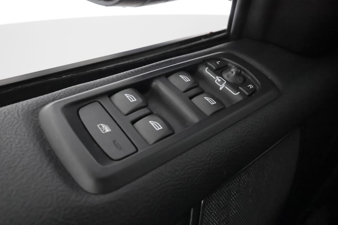 Land Rover Discovery 2016 - miniatyr 28