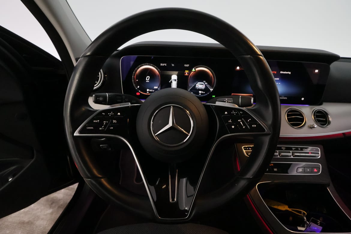 Mercedes-Benz E-Klass 2023 - miniatyr 16