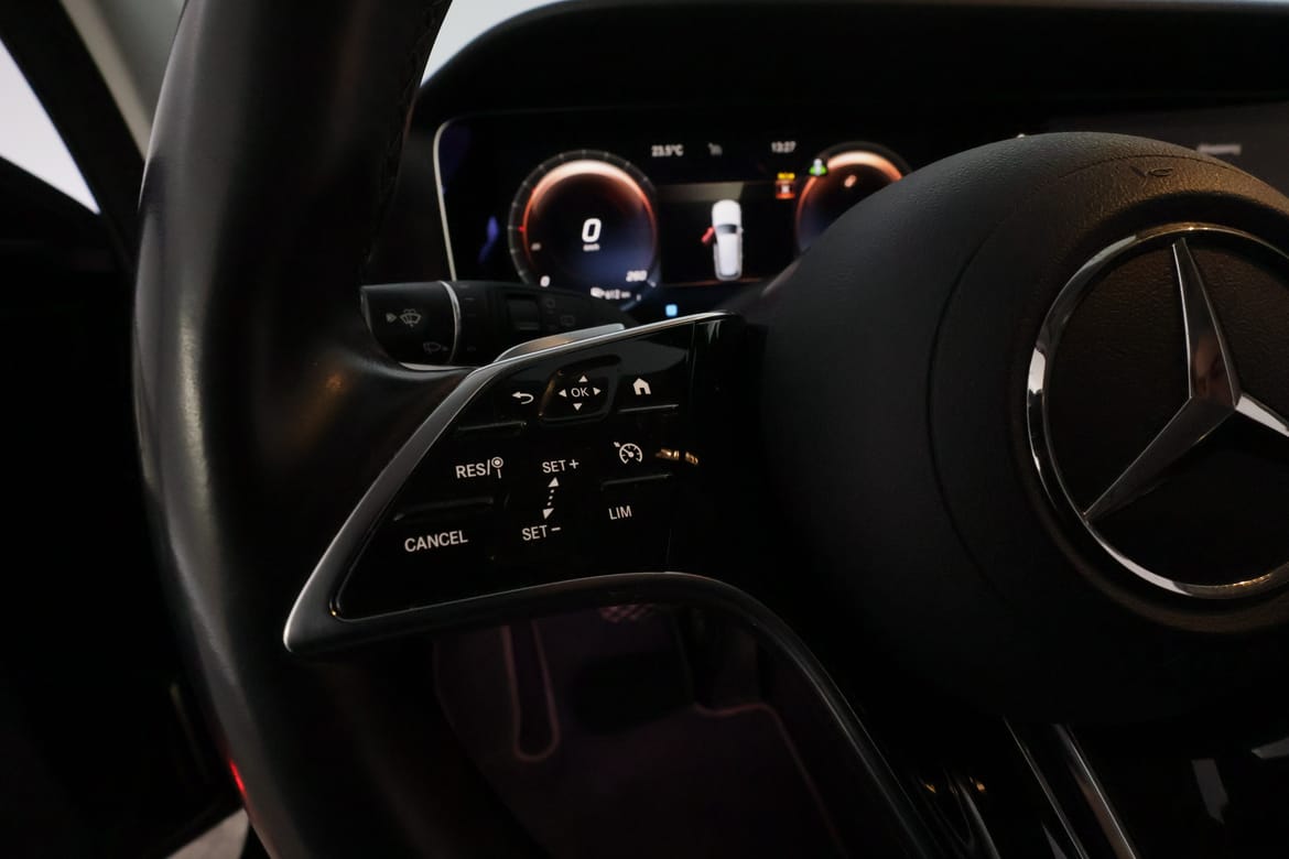 Mercedes-Benz E-Klass 2023 - miniatyr 18