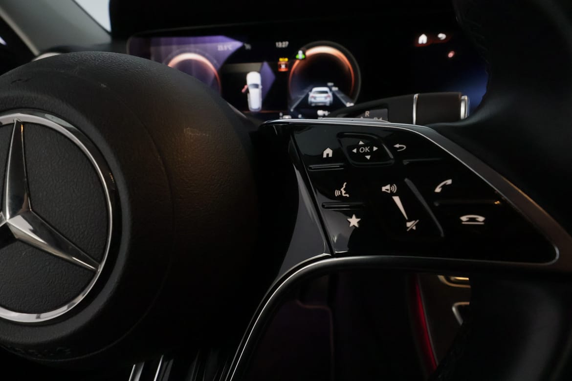 Mercedes-Benz E-Klass 2023 - miniatyr 19