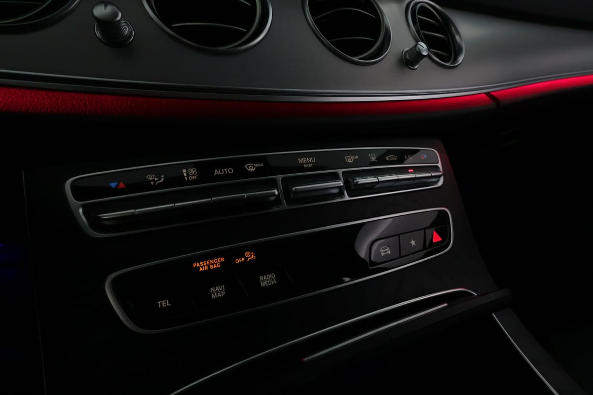 Mercedes-Benz E-Klass 2023 - miniatyr 24