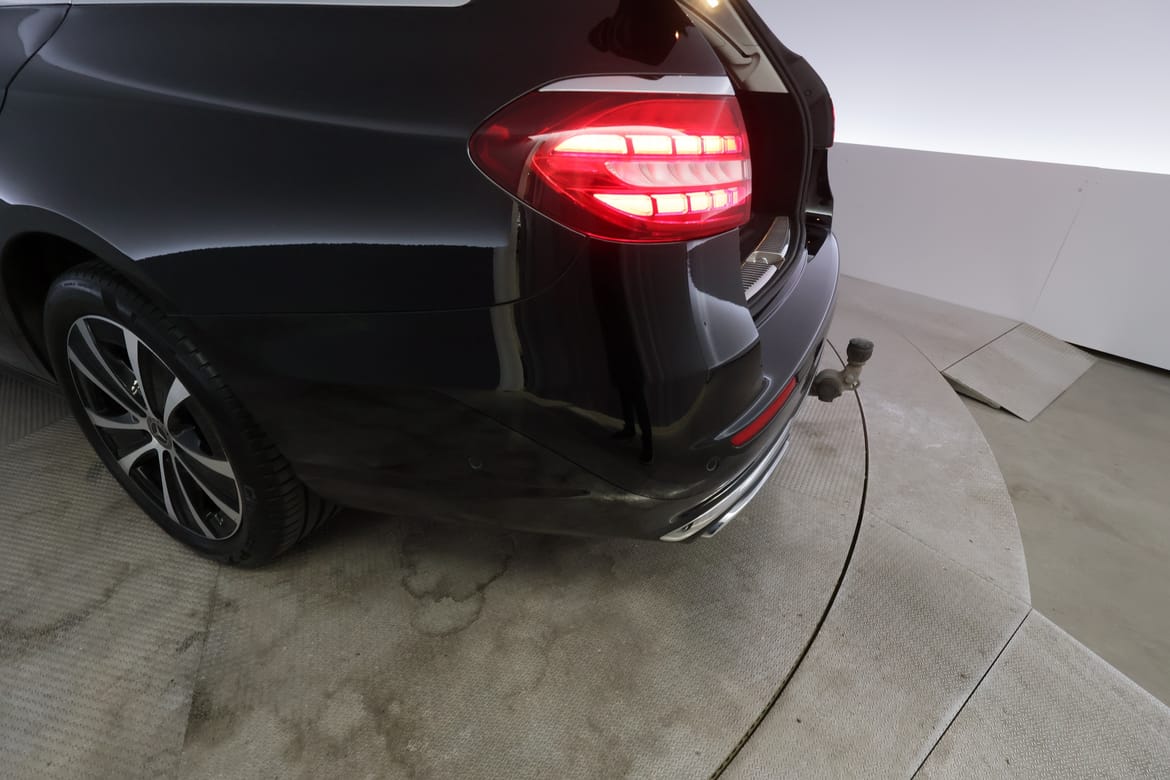 Mercedes-Benz E-Klass 2023 - miniatyr 7