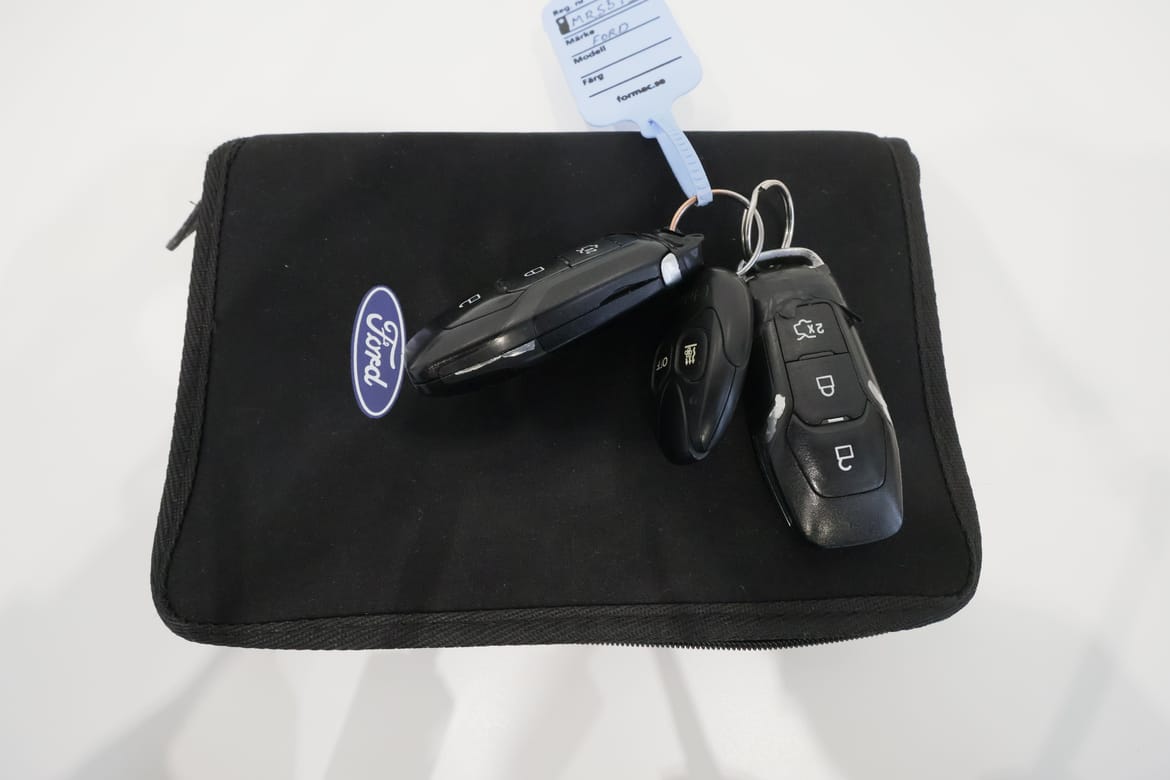 Ford Mondeo 2015 - miniatyr 32