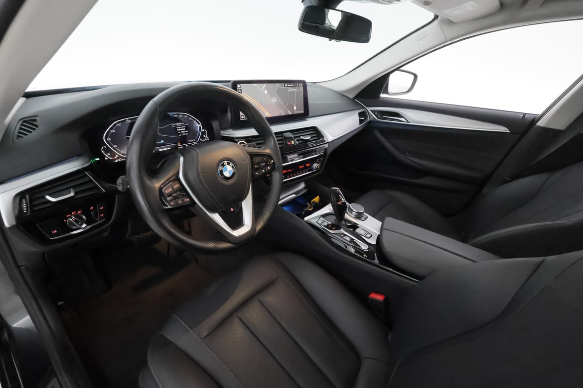 BMW 5-serie 2022 - miniatyr 12