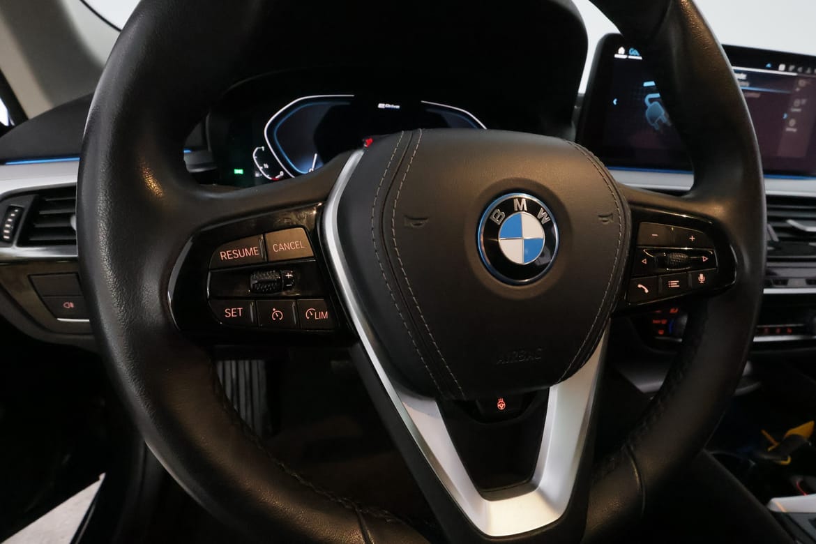 BMW 5-serie 2022 - miniatyr 16