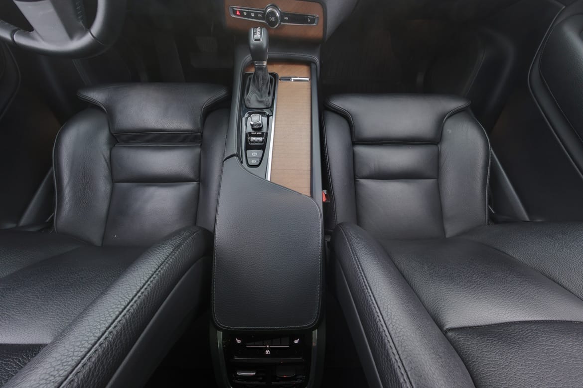 Volvo XC90 2018 - miniatyr 18