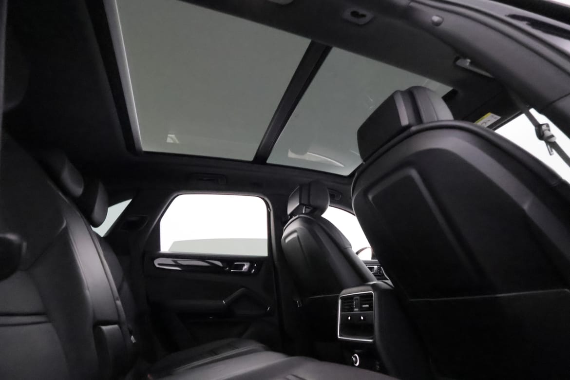 Porsche Cayenne 2018 - miniatyr 23
