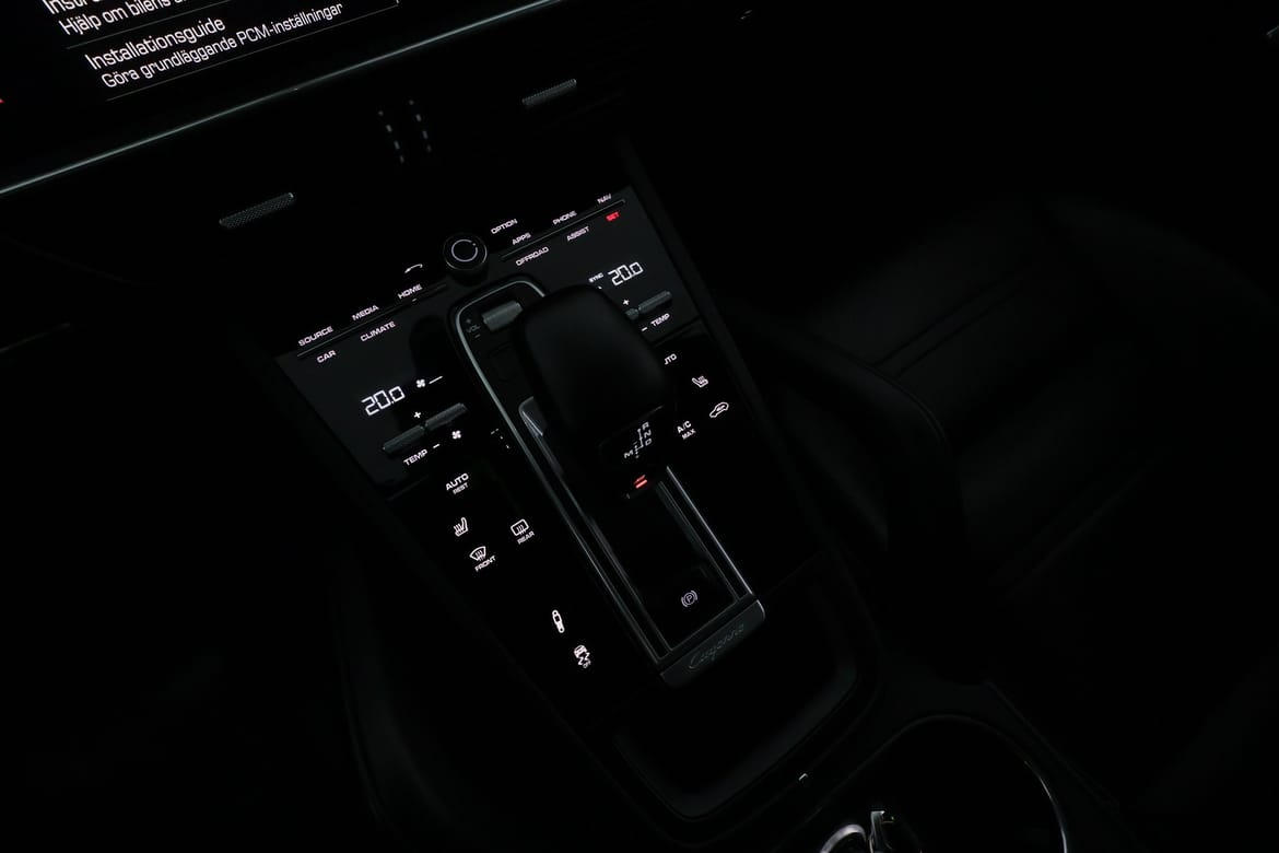 Porsche Cayenne 2018 - miniatyr 24