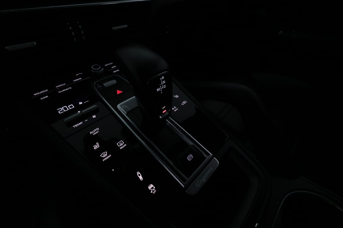 Porsche Cayenne 2018 - miniatyr 25