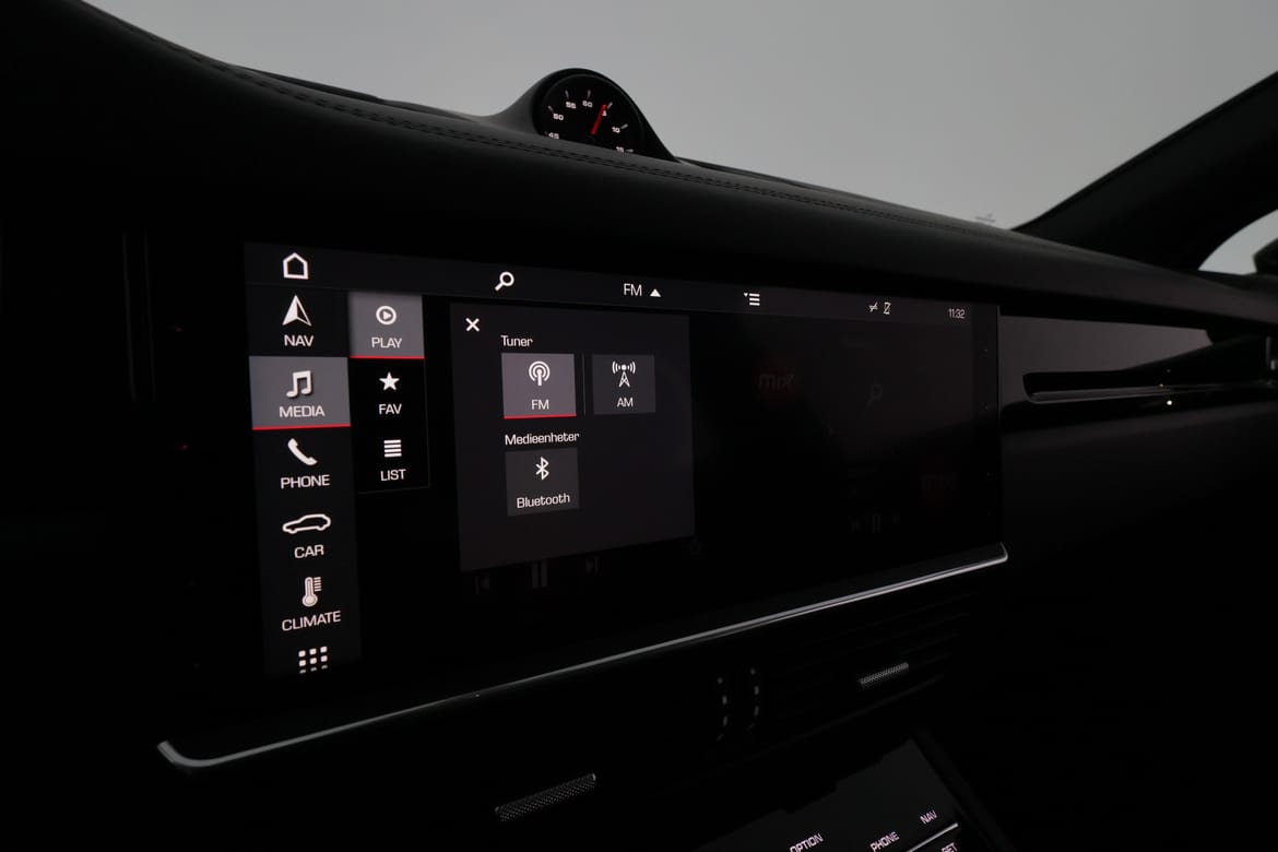 Porsche Cayenne 2018 - miniatyr 29