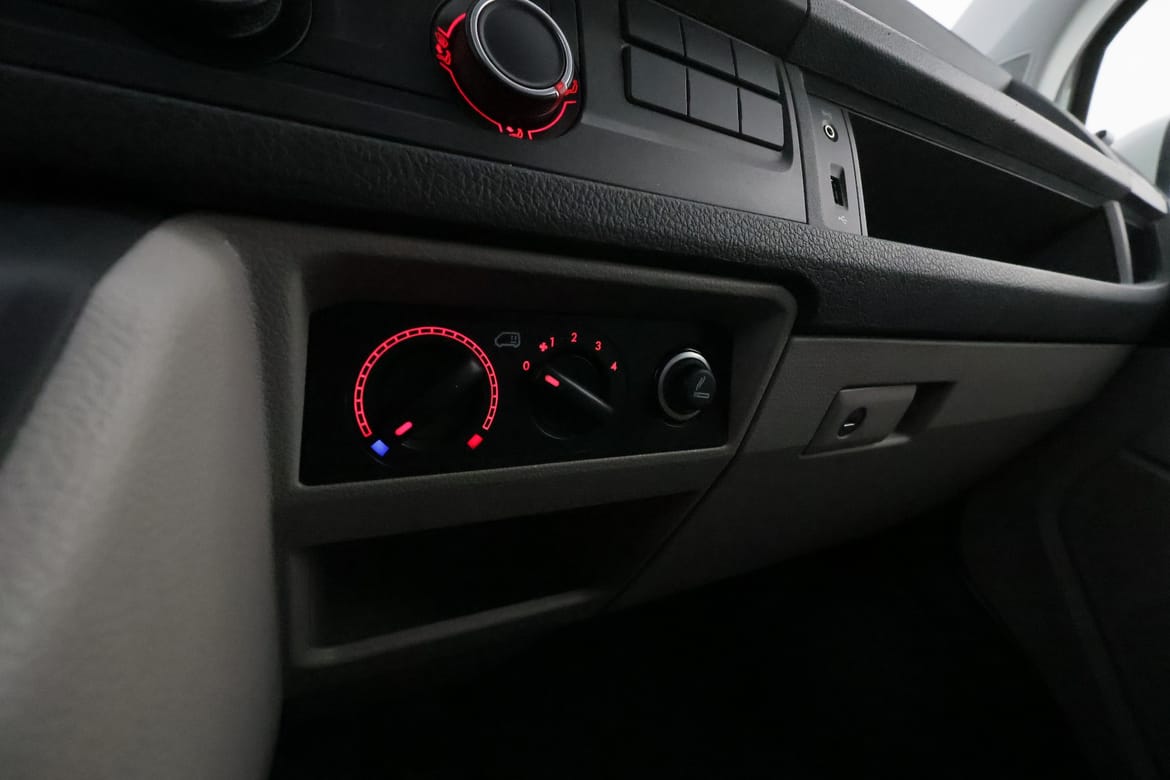 Volkswagen Transporter 2017 - miniatyr 18