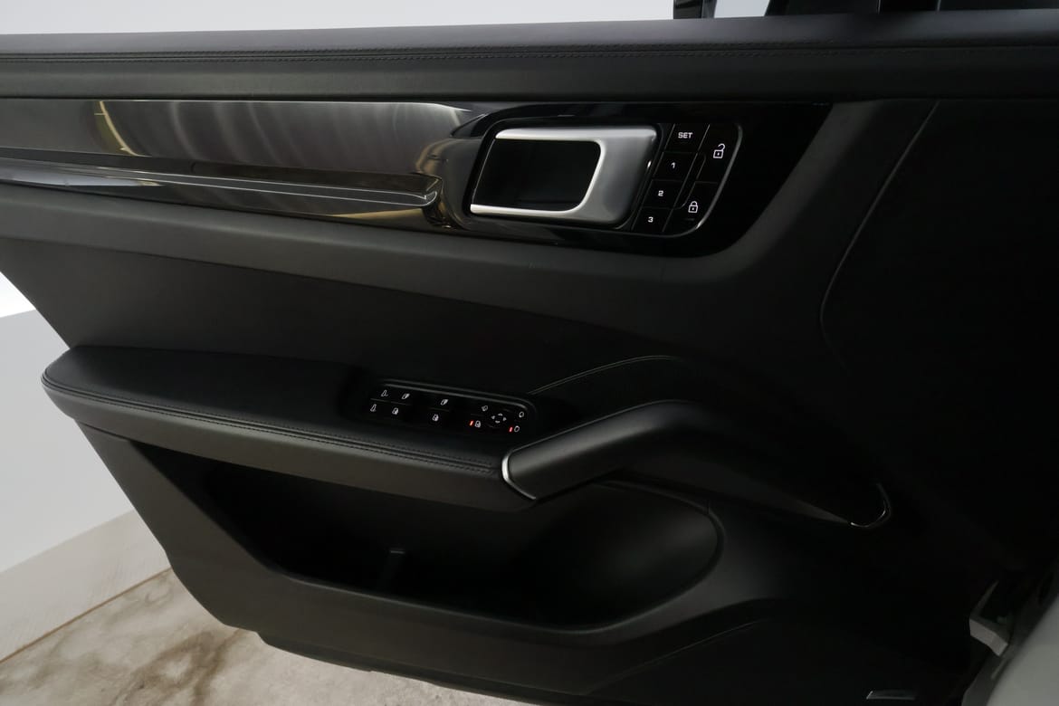 Porsche Cayenne 2020 - miniatyr 35
