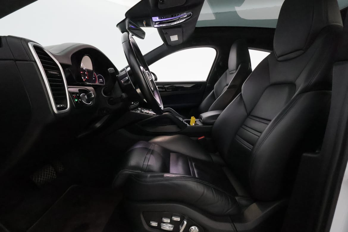 Porsche Cayenne 2020 - miniatyr 10