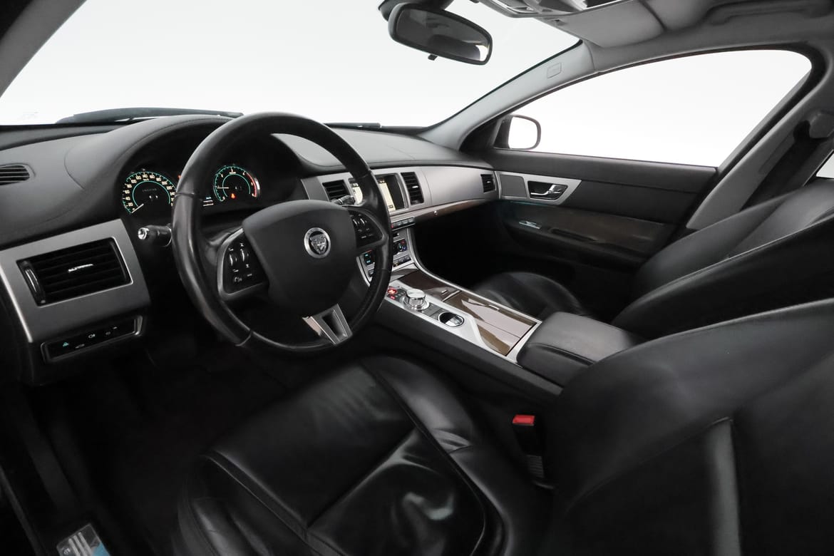 Jaguar XF 2013 - miniatyr 12