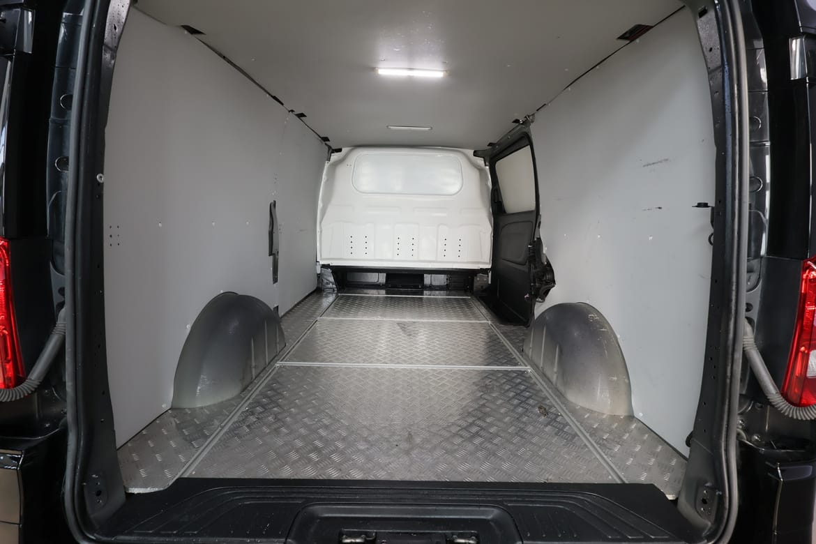 Mercedes-Benz Vito 2023 - miniatyr 7