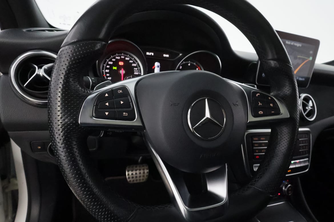 Mercedes-Benz GLA 2019 - miniatyr 16