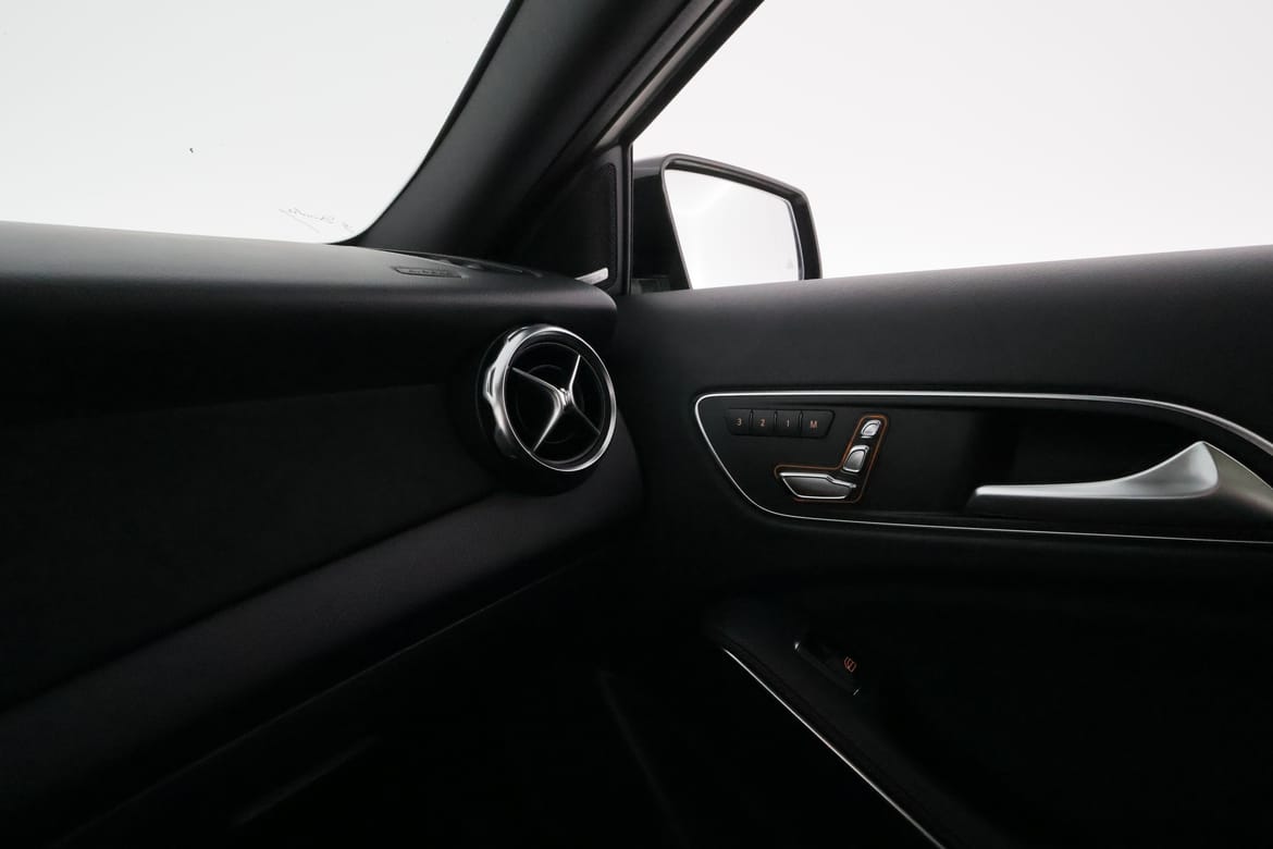 Mercedes-Benz GLA 2019 - miniatyr 28
