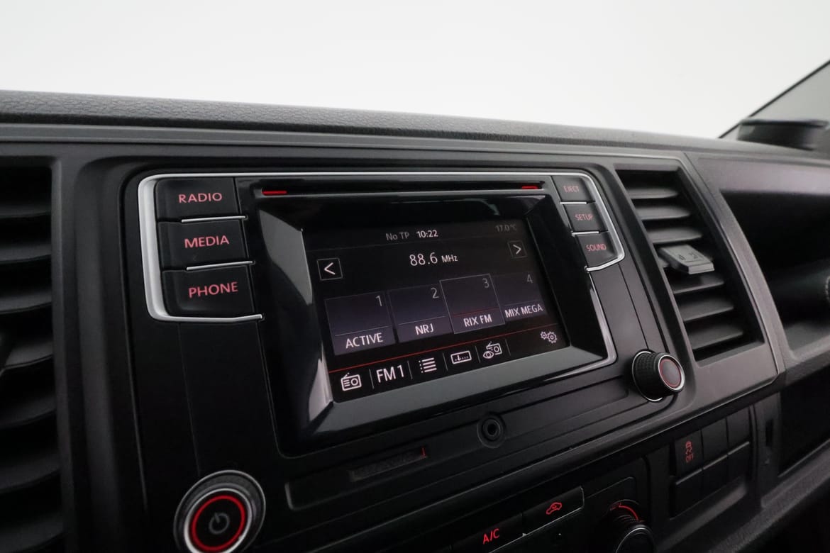 Volkswagen Transporter 2018 - miniatyr 24