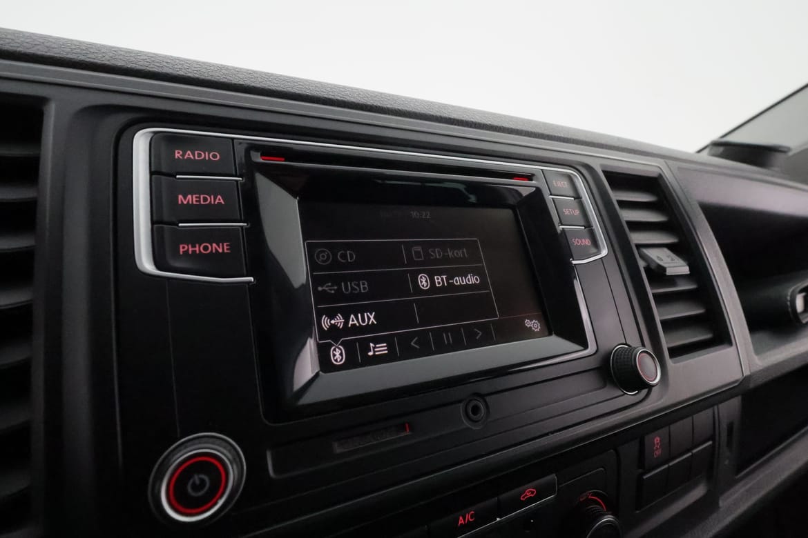 Volkswagen Transporter 2018 - miniatyr 25