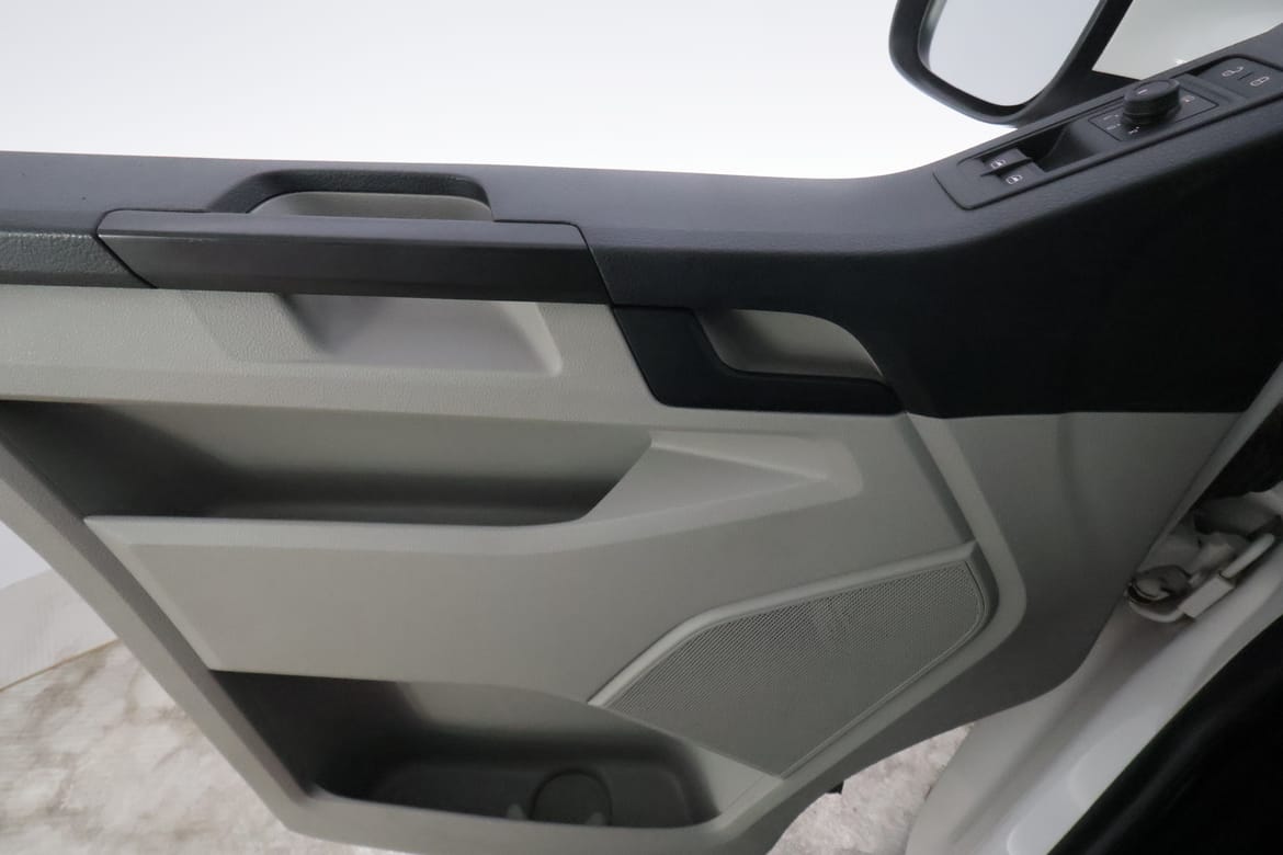 Volkswagen Transporter 2018 - miniatyr 27
